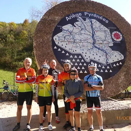 Alojamento de Acomodação e Pequeno-almoço Bedbreakfastbikespyrenees Loubieres